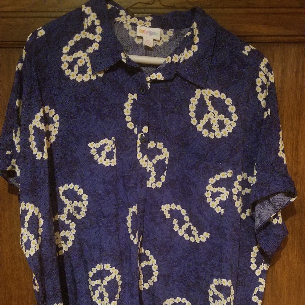 NWOT Medium Lularoe Peace Sign Amy